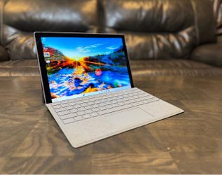 Touchscreen Microsoft Surface Pro 6 Core i7 16GB RAM 1TB SSD 12.3” 2K display Windows 11 tablet laptop computer