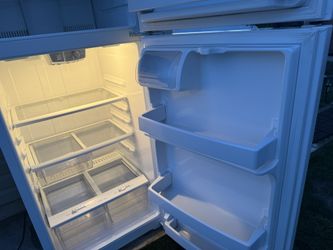 GE Refrigerator Good Condition