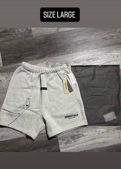 ESSENTIALS SHORTS