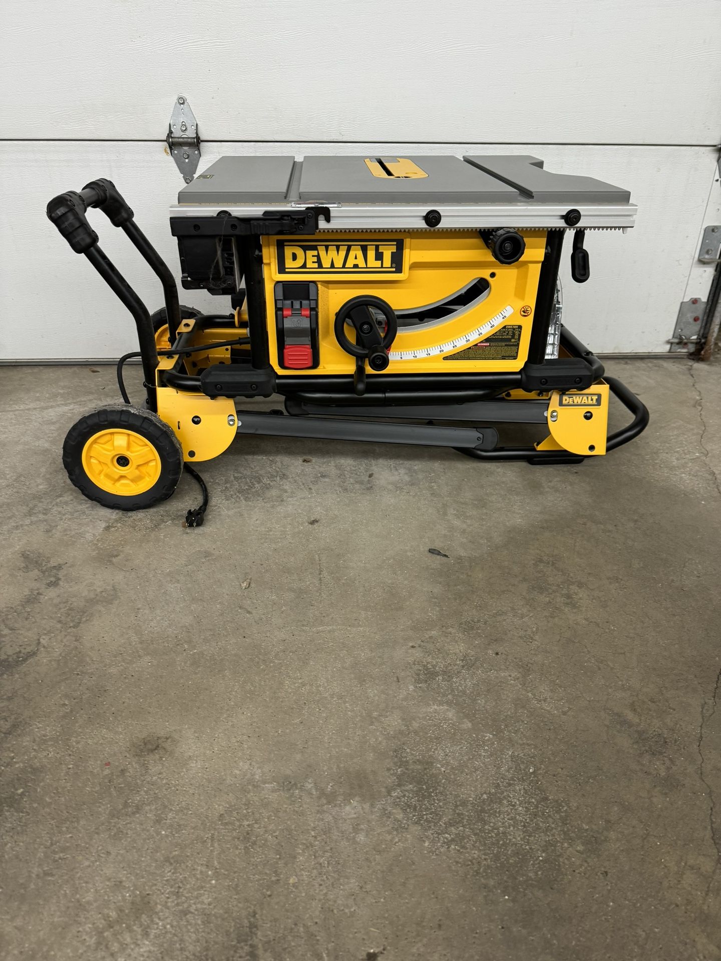 Dewalt Job Site Table Saw With Rolling Stand