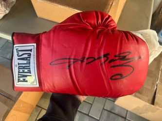 Sugar Ray Leonard Signed Boxing Glove