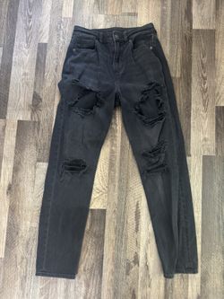 American Eagle High Rise Mom Jeans Size 2