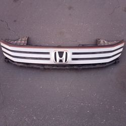 2010-2011 Honda Insight Complete Grill With Emblem Oem.