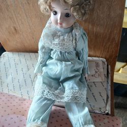 Collector Porcelain Dolls Heirloom Heritage The Blue Porcelain Doll Has A Music Box