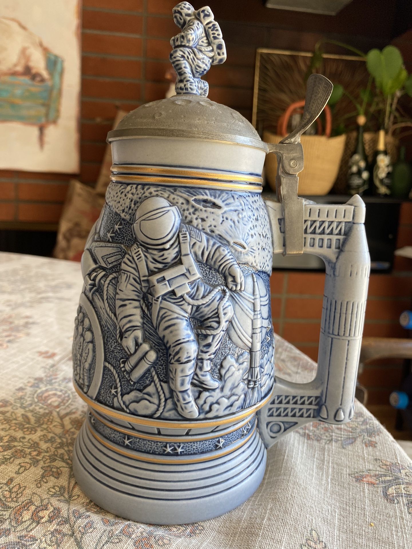 Vintage 1991 Avon Conquest Of Space Stein