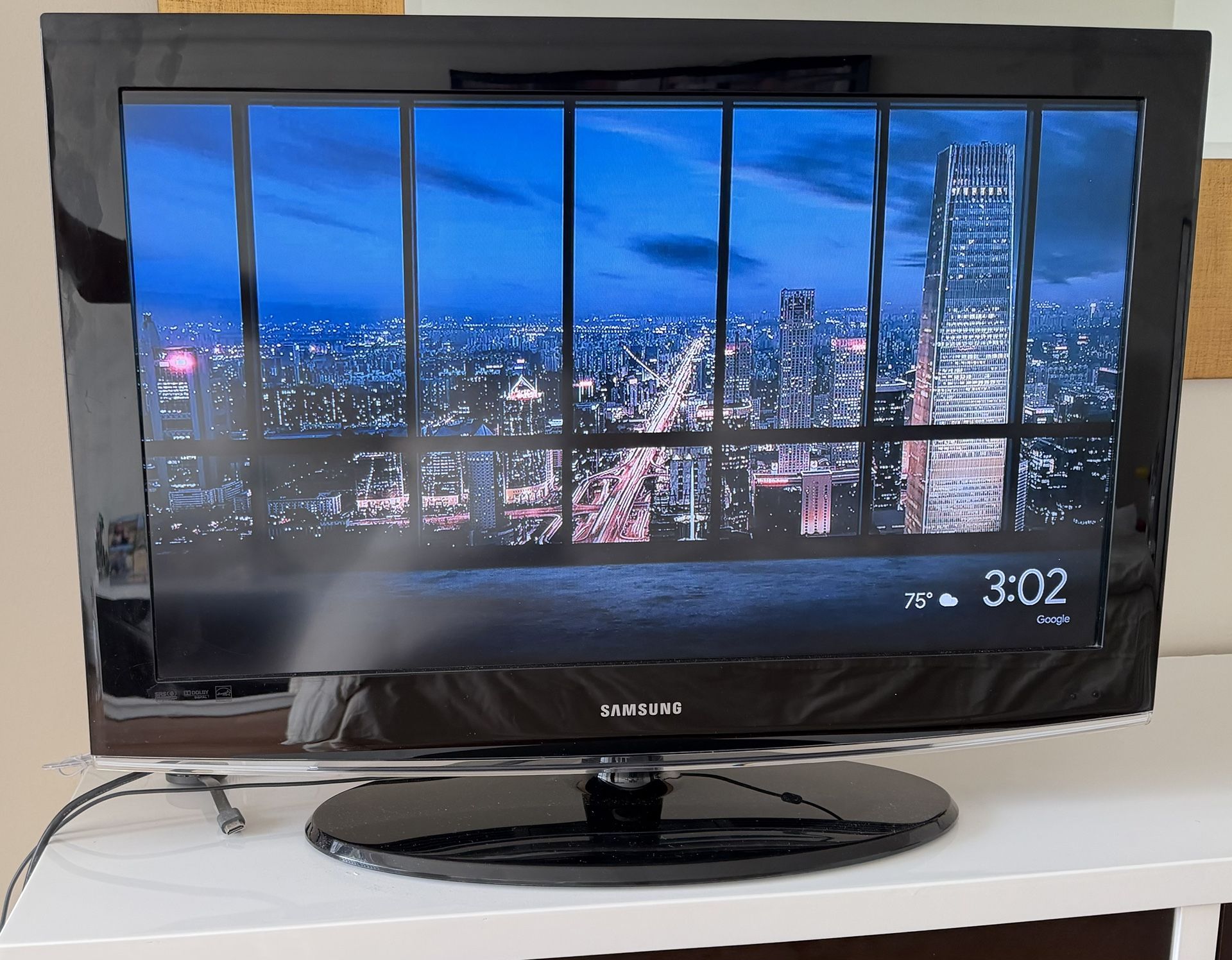 Samsung LCD 32 Inch HDTV