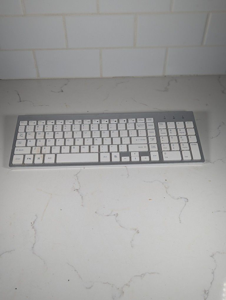 J JOYACCESS Slim Compact Wireless Keyboard.