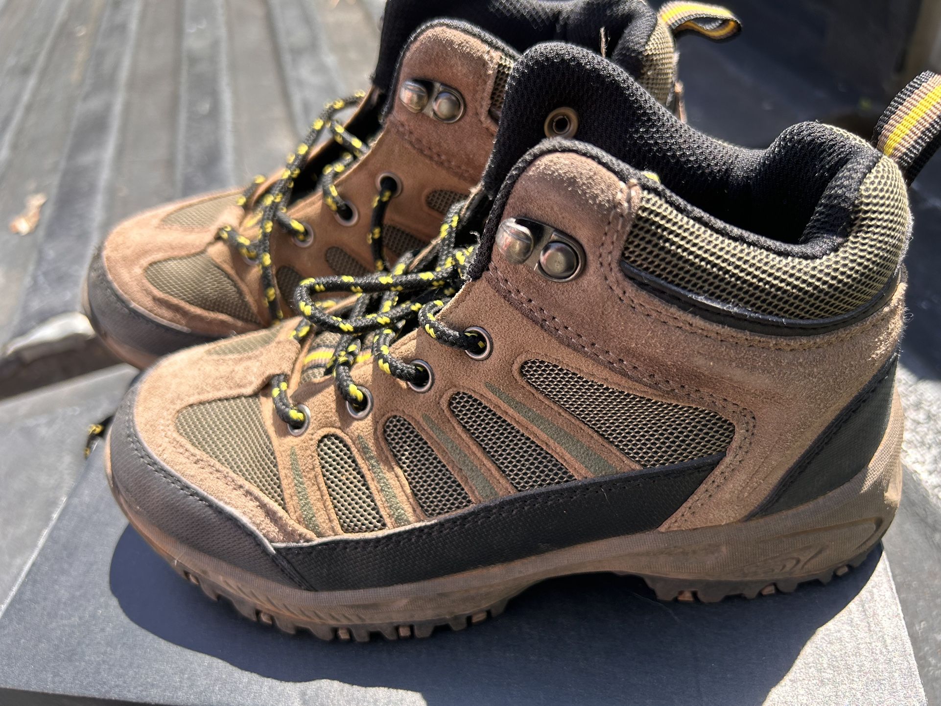 Kid’s Hiking Shoes