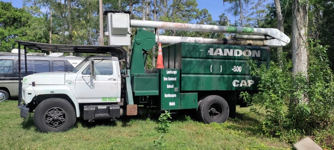 Tree Trimming Truck With Dump Bed
