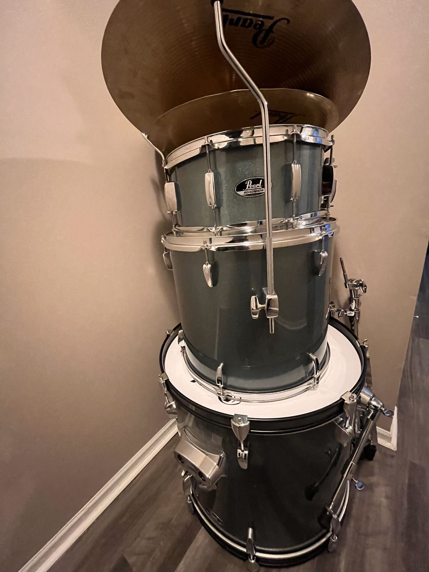 Pearl Roadshow Full Drum Set