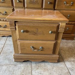 Solid Oak Queen Bedroom Set. 