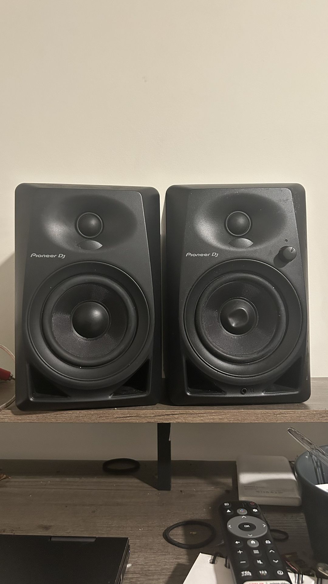 Pioneer DJ DM-40 Speakers