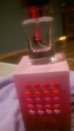 Perfume rue 21 solo 15 o 2 por 25