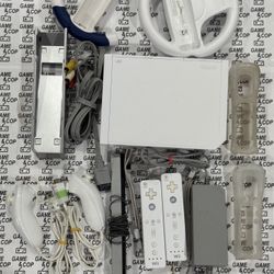 WII CONSOLE - WHITE - GAMECUBE PORTS - 2 WII REMOTES - WII FIT PLUS GAME AND BOARD