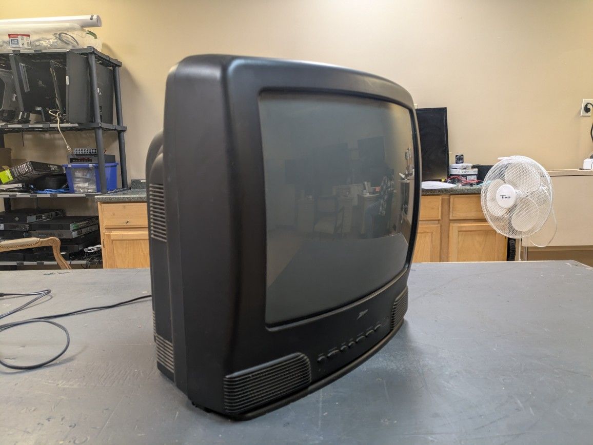 19" Zenith CRT TV