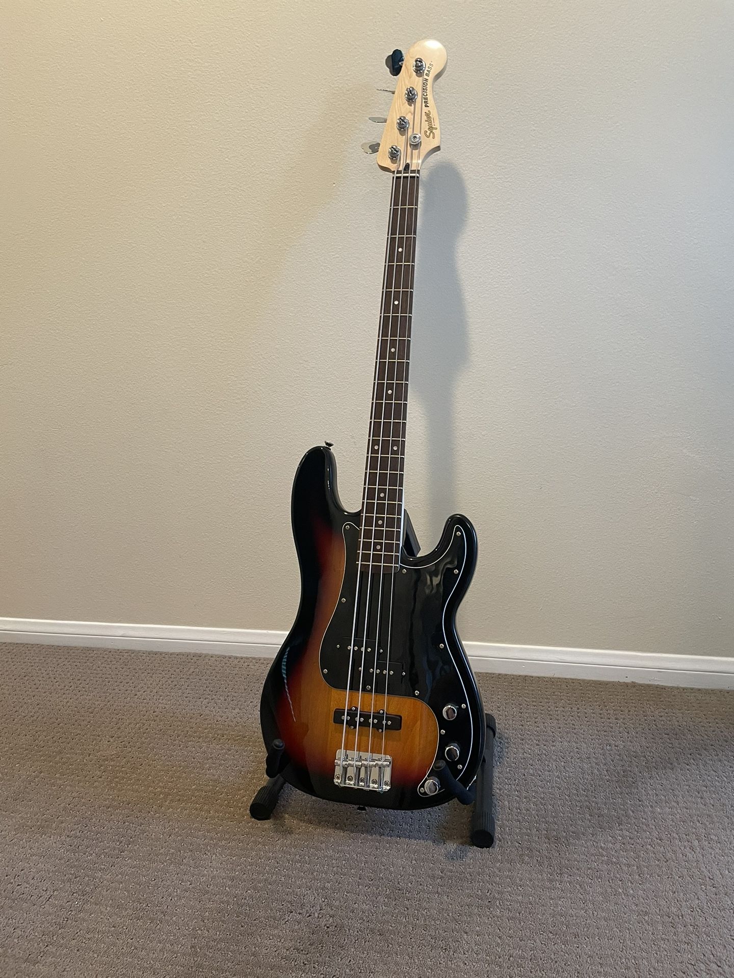 Squier Affinity Series Limited Edition 4 String PJ (Precision Jazz) Bass 3-Color Sunburst