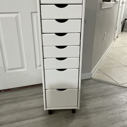 Solid wood 8–drawer white chest