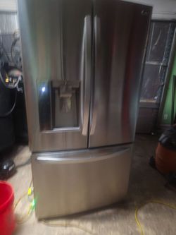 LG 31 Cubic Feet Stainless French Door REFRIGERATOR