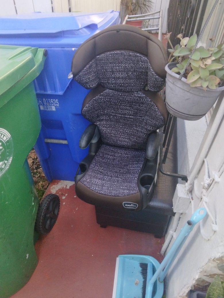 Even Flow Booster Seat