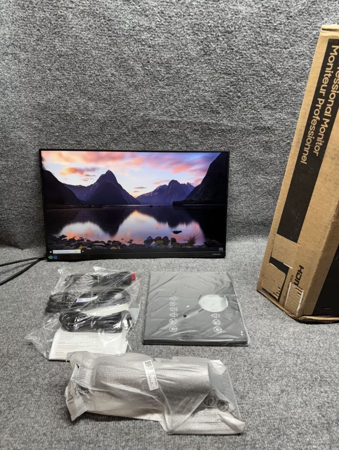 SAMSUNG 24" IPS FHD Monitor 5 ms 1920 x 1080 HDMI LF24T454FQNXGO PORT FLAT PANEL