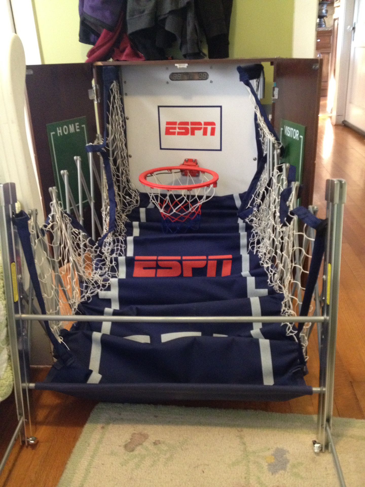 ESPN foldable basketball Hoop, Good Condition, Use A Few Times.