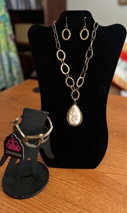 Paparazzi Brass Chain Necklace and Earring Set