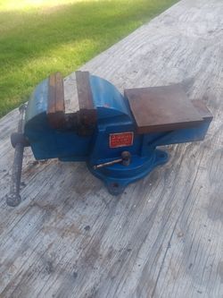 Bench Vise, With Swivel Base