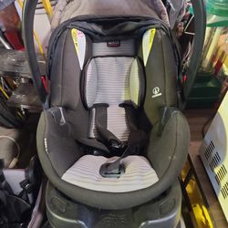 Bntax Back Car Seat  Good Condition $ 45