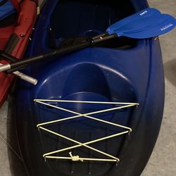 Fishing Kayak W/paddle And anchor 