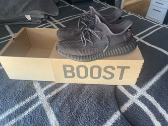 Yeezy 350 boost black (reflective laces)