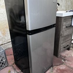 Vissani 4.3 cu. ft. Mini Refrigerator