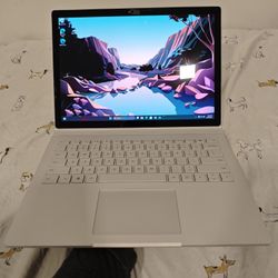 Microsoft Surface Book (i7 + 256GB + 8 GB RAM)