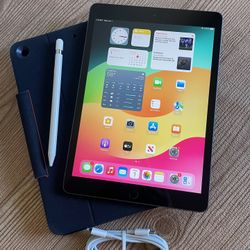Apple iPad 7th Generation 32GB With Logitech Keyboard case , Pencil & charger 