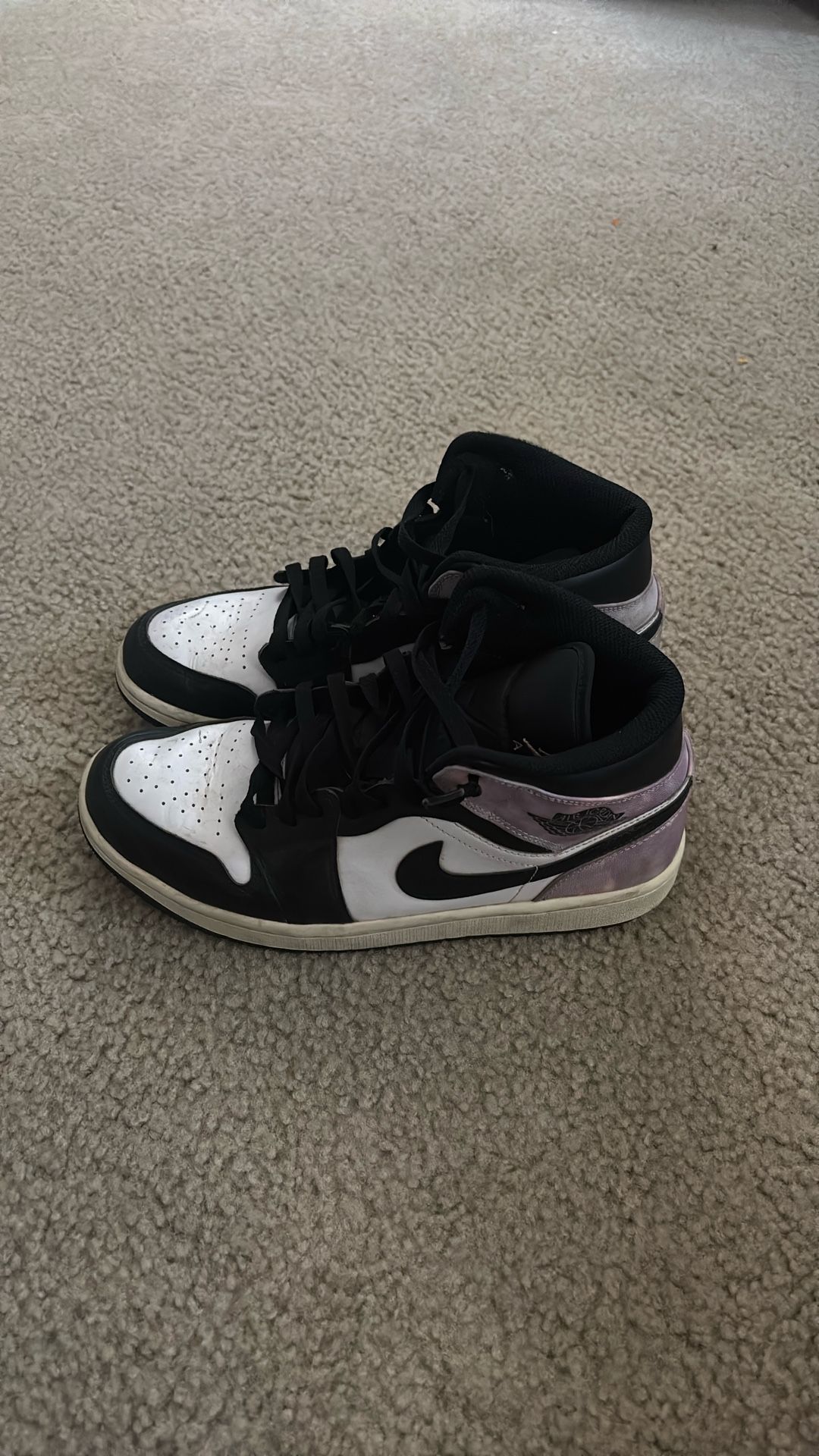 Air Jordan 1 lavender