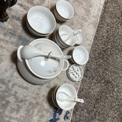 32 pcs China ware set like new condition