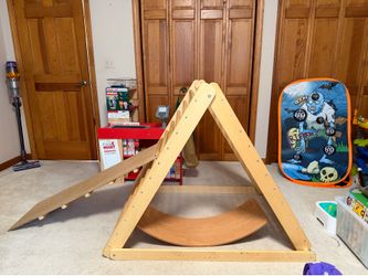 Pikler Climbing Triangle