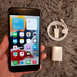 iPhone 7 Plus - UNLOCKED - Like New 