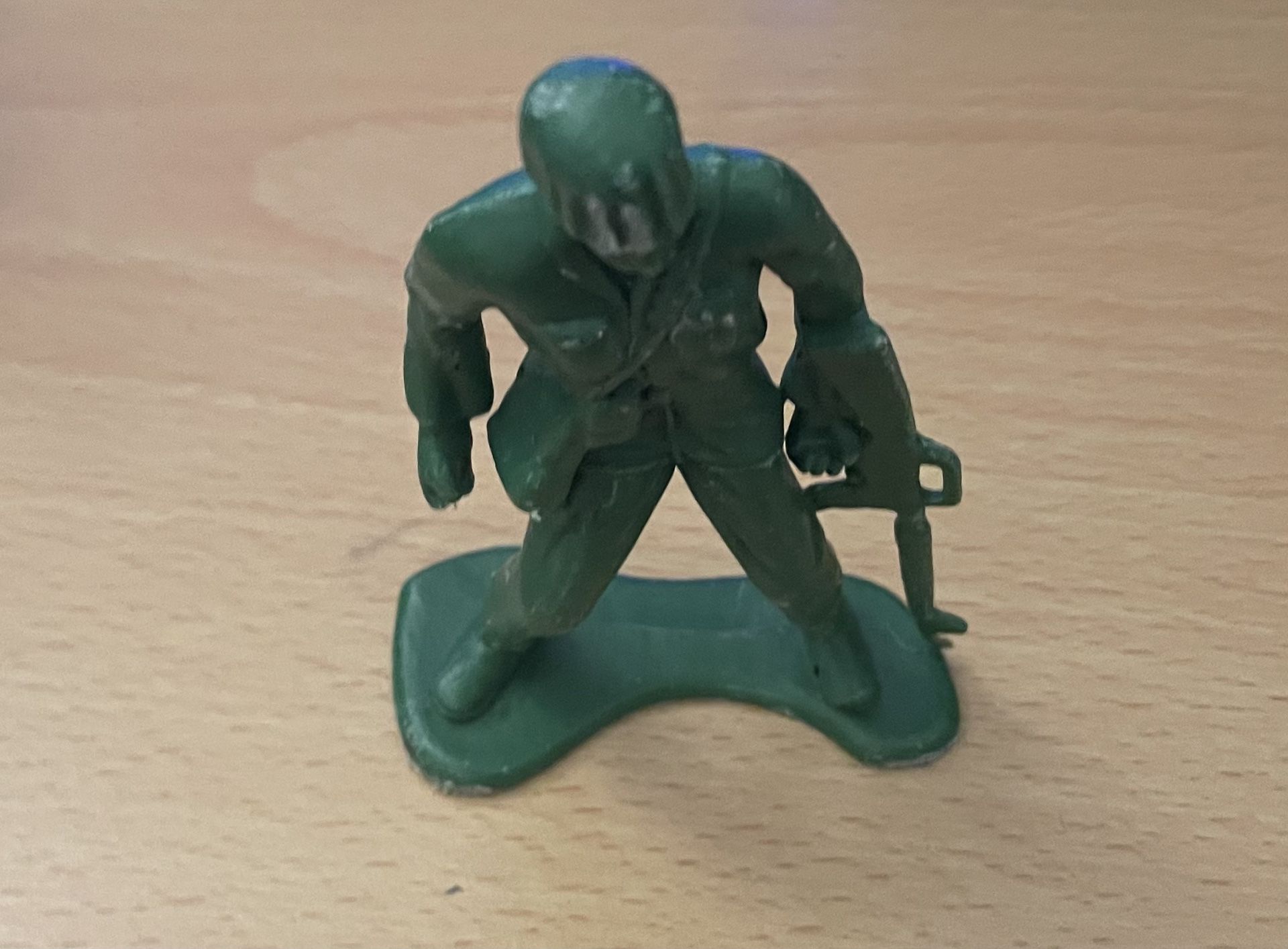GREENBRIER INTERNATIONAL INC. GREEN PLASTIC ARMY MEN 4” TOY SOLDIERS