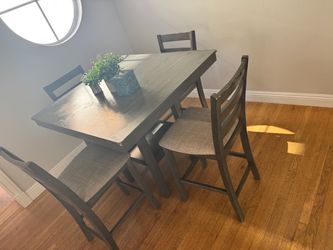 Dinning table with 4 chairs