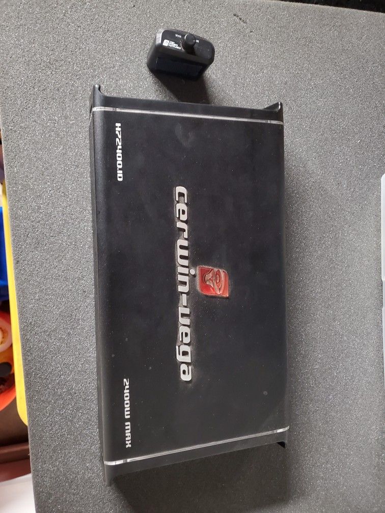 cerwin vega H72400.1D 2400w max amplifier