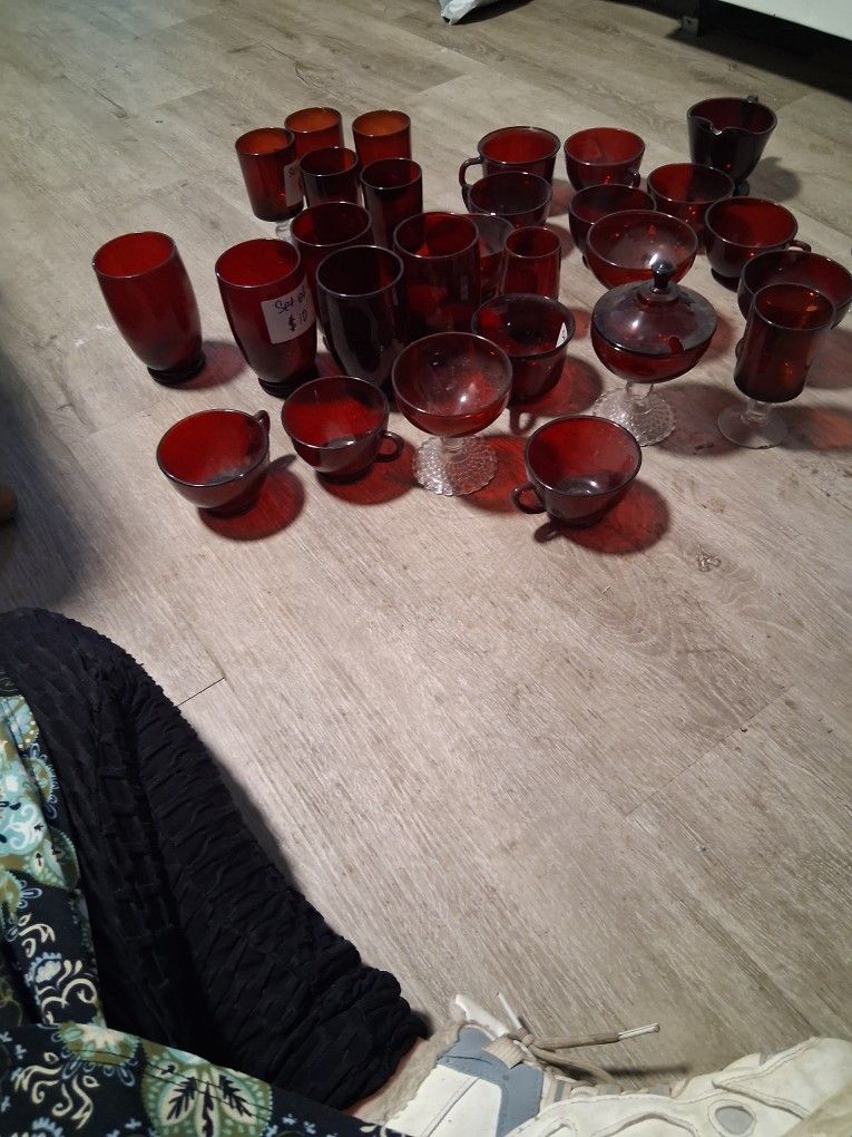 Mismatched Cavalier Rub Red