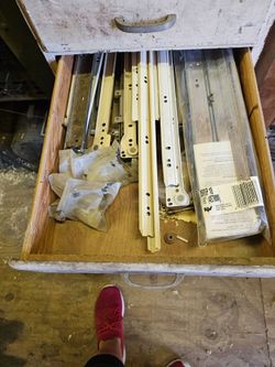 Cabinet drawers guides