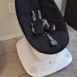 4moms Mamaroo multi-motion baby swing