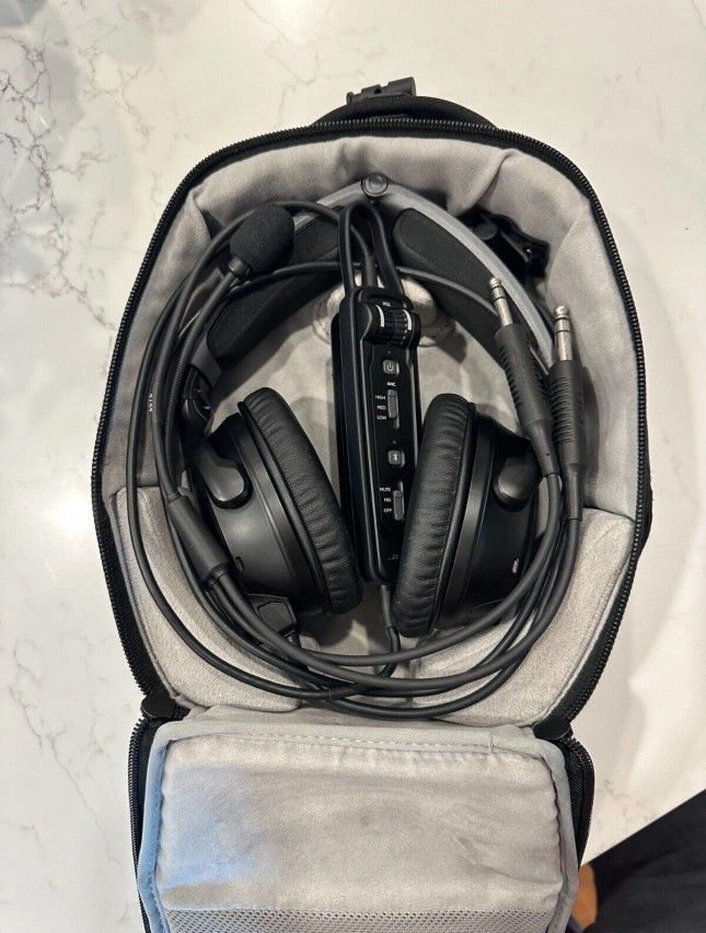 Bose A30 ANR Aviation Headset W/5 Pin Airbus/Embraer Plug & Dual GA Plugs