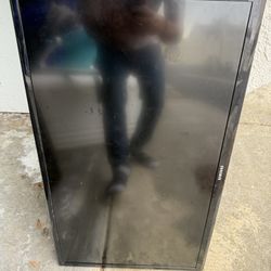 TV With Wall Mount Freeeee (no Remote)