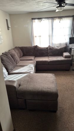 Large Gray Fabric Sectional Sofa with Ottoman