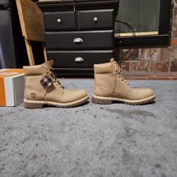Timberland Boots Size 9.5 Light Beige Nubuck