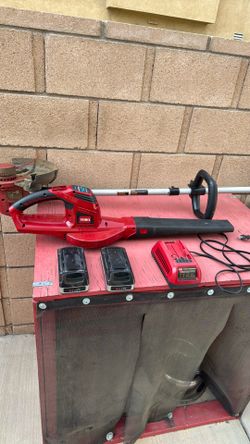 Battery Toro string, trimmer, plus blower two batteries and charger