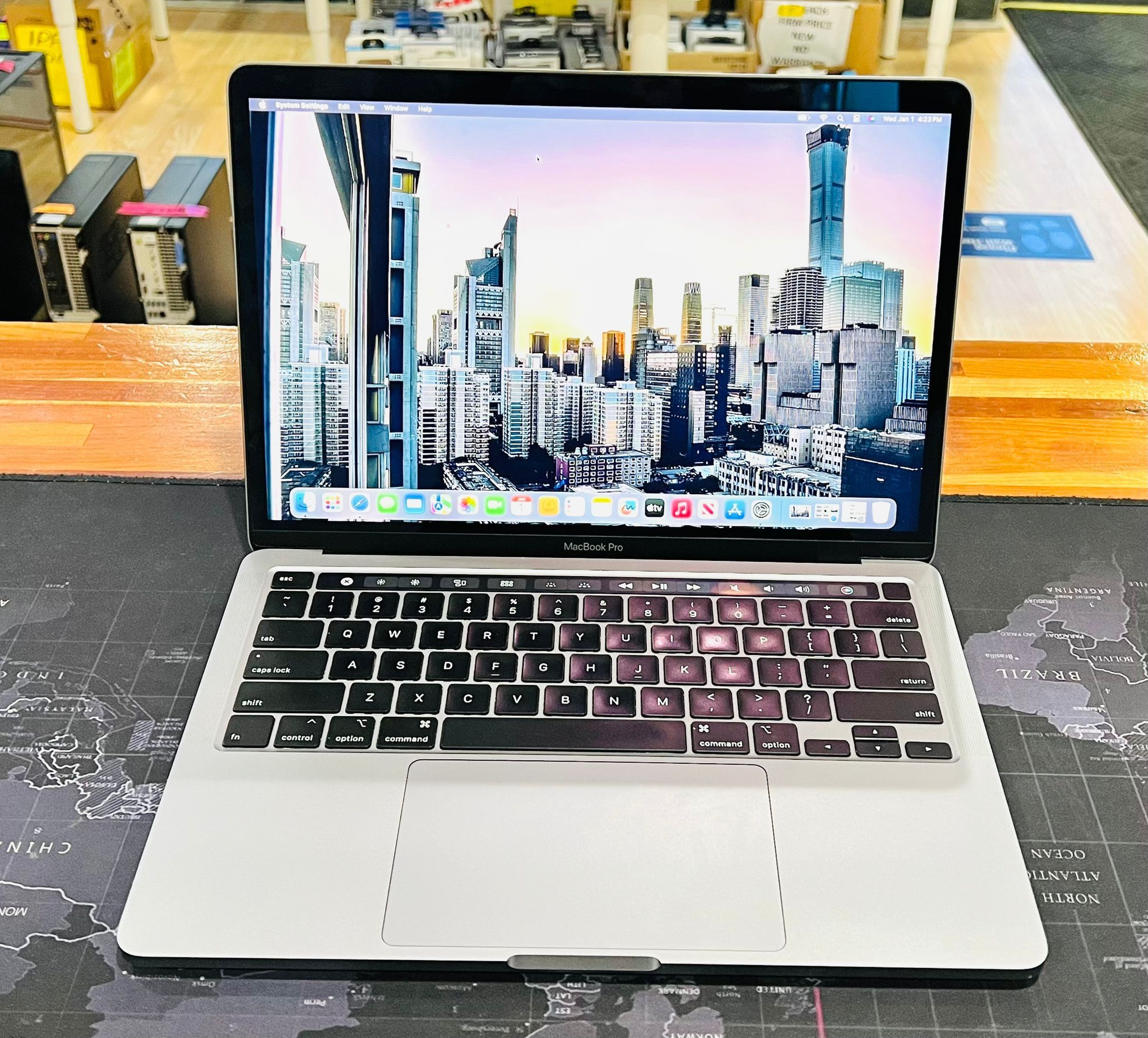 Apple MacBook Pro 13” 2020 i7 32GB 1TB TouchBar Fully Functional