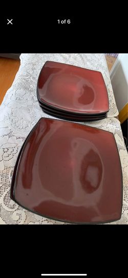 Reddish Brown dinner plates- dishwasher and microwave safe.  7 plates in all.  Pick up in east haven